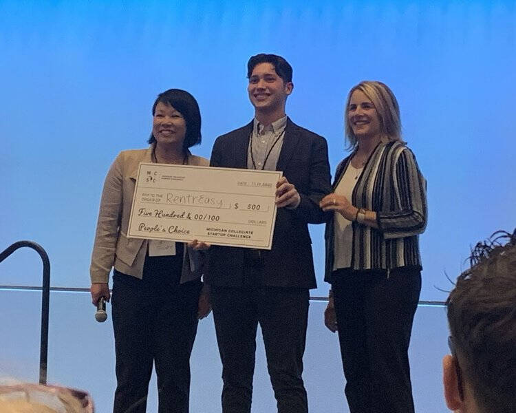 Elias Giannakopoulos holding check